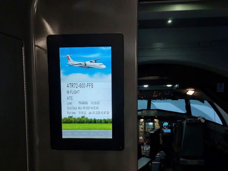 ATR72-600 Full Flight Simulator display screen showing in-flight ATC training mode